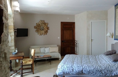 Chateauneuf-de-Gadagne Other | Atypical house with character: panoramic Alpilles, Luberon, and Ventoux views