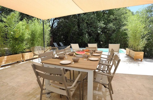 Vers-Pont-du-Gard Apartment | Au Clos de Manon « le Chêne », Villa Avec Piscine
