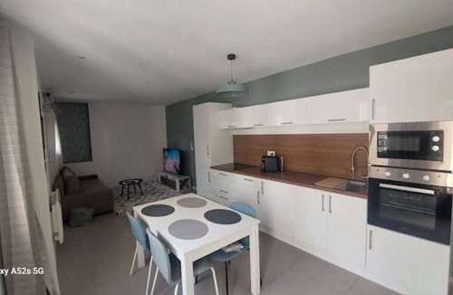 Remoulins Apartment | Au Milieu des Villes Historiques