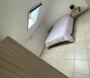 Cornillon-Confoux Apartment | Au petit Olivier, Appartement avec jardin et piscine
