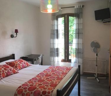 Rustrel Hotel | Auberge de Rustréou