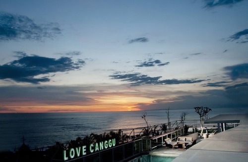 Batu Bolong Hotel | AUM Canggu Beach Resort with Rooftop Swimming Pool, Stunning Location