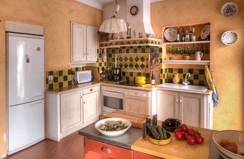 Menerbes House | Authentic Menerbes Village House, beautiful view of Luberon, garden and pool