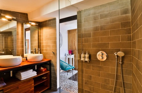 Pernes-les-Fontaines Bed & Breakfast | B&B Temps Suspendu Provence