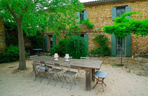 Laudun House | Back to Basics, Provencal farmhouse lost in the vineyards of Provence.