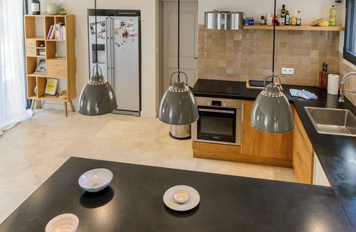 Lourmarin Villa | Bastide Blanche: Villa with swimming pool and pétanque court in Lourmarin.