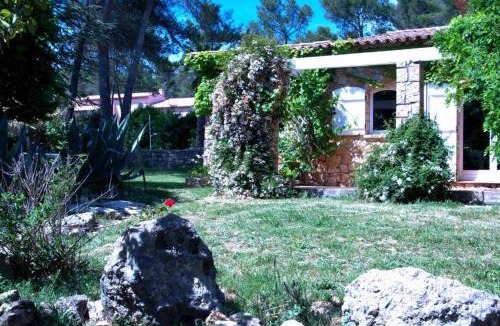 Bagnols-en-Foret Apartment | Bastide de l'Ovalie Gites