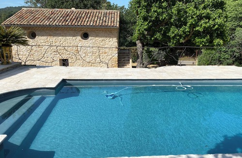Meyreuil House | Bastidon in the middle of vineyards near Aix en Provence, silence, relaxation and swimming pool.