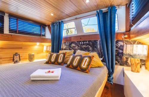 Anatole France Boat Rental | Bateau Le Nubian