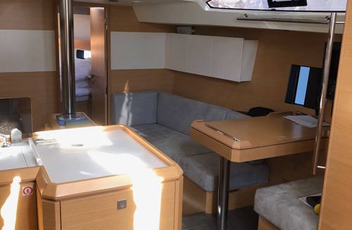 Hyeres Boat Rental | Bateau Loué Pour une Sortie à la Journée ou Pour Plusieurs Jours Avec Couchage
