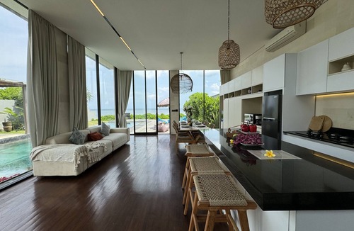Ketewel Villa | Beach front nakula villa luxury 3 bedroom with private swimming pool & breakfast