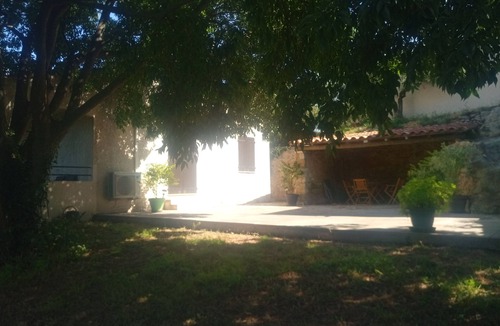 Beaucaire House | BEAUCAIRE Recent house surrounded by nature