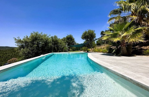 La Londe-les-Maures House | Beautiful air-conditioned villa for 6 people with pool and stunning sea view in La Londe les Maures