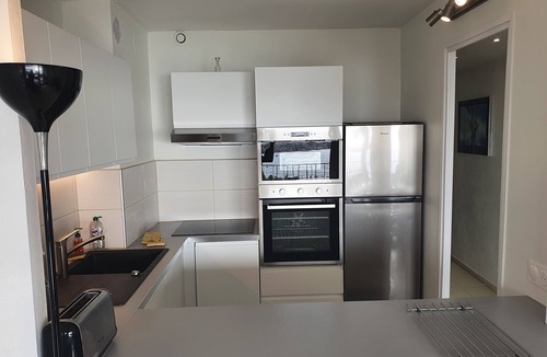 Le Lavandou Apartment | Beautiful apartment The Park- T3 Sea view and Feet in the water- Wifi