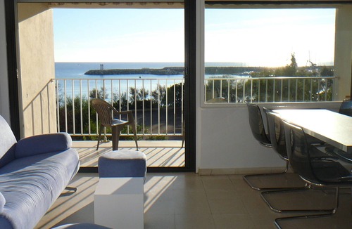 Le Lavandou Apartment | Beautiful apartment The Park- T3 Sea view and Feet in the water- Wifi