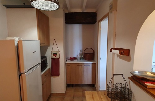 Viens Apartment | Beautiful apartment in a Provencal farmhouse with swimming pool, ideal for family or friends