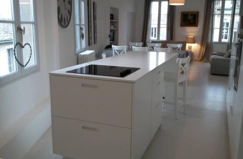 Avignon City Centre Apartment | Beautiful apartment in the heart of the Cité des Papes, quiet, bright free wifi