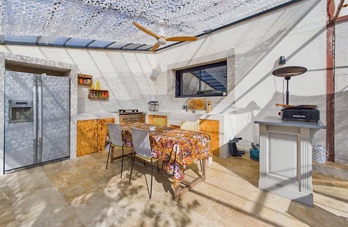 Eyragues House | Beautiful home in Eyragues with WiFi
