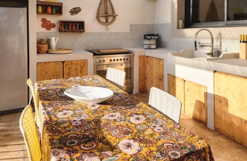 Eyragues House | Beautiful home in Eyragues with WiFi