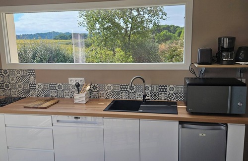 Mondragon House | Beautiful little house overlooking the vineyards