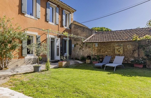 Oppede House | Beautiful private villa for 4 people with TV and patio