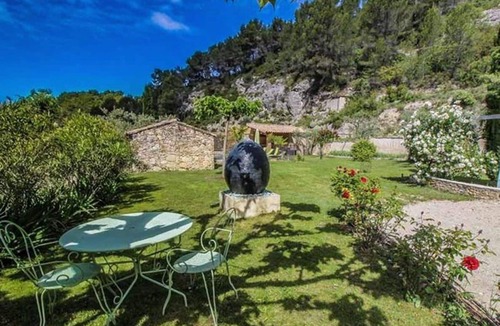 Caromb Villa | Beautiful private villa for 8 people with WIFI, private pool, TV and pets allowed