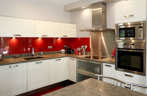 Villelaure House | Beautiful private villa for 6 guests with WIFI, private pool, A/C, TV, terrace and pets allowed