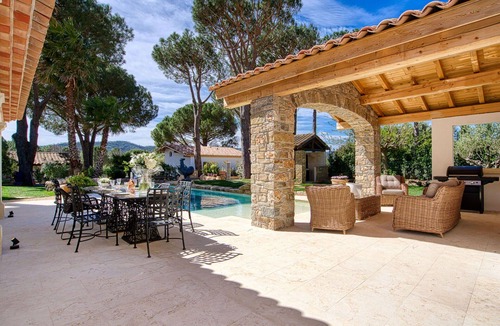 Cogolin Villa | Beautiful private villa with WIFI, private pool, A/C, hot tub, TV, terrace and pets allowed