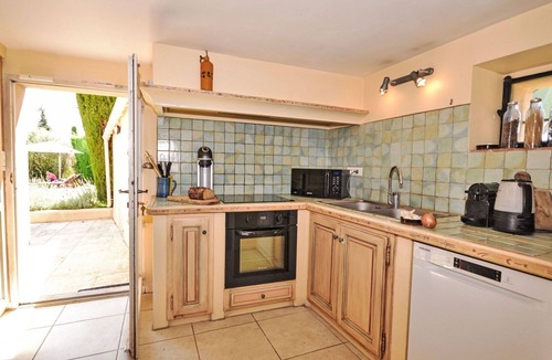 Cucuron House | Beautiful private villa for 9 guests with WIFI, private pool, TV and terrace