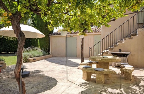 Cucuron House | Beautiful private villa for 9 guests with WIFI, private pool, TV and terrace