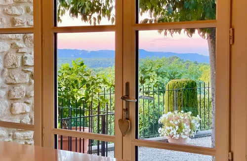 Lourmarin Villa | Beautiful Provençal villa with views, pool & air conditioning