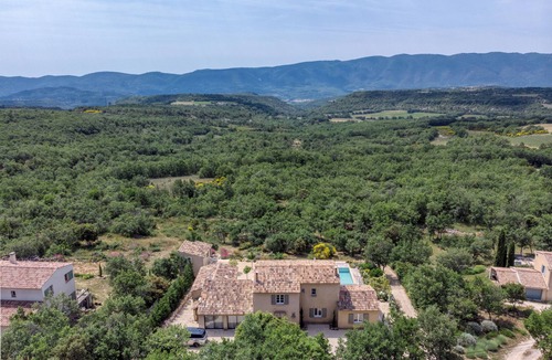 Viens House | Beautiful Provencal Bastide - panoramic view of the Luberon - heated pool