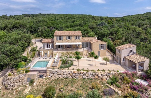 Viens House | Beautiful Provencal Bastide - panoramic view of the Luberon - heated pool