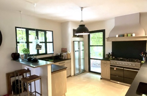 Roussillon Other | Beautiful Provencal property in the Luberon in the massive Ochre