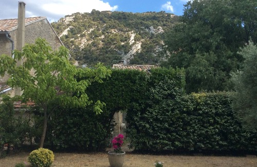 Robion House | Beautiful Provencal house, French billiards and swimming pool - 8 people