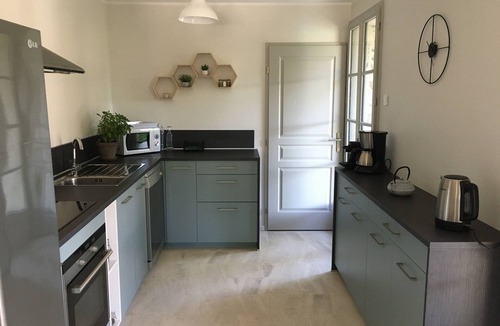 Gordes House | Beautiful renovated stone property with heated pool in Gordes