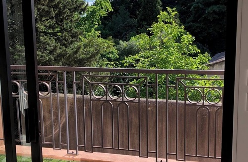 Avignon City Centre Apartment | Beautiful sunny apartment intra-muros. Calm and parking
