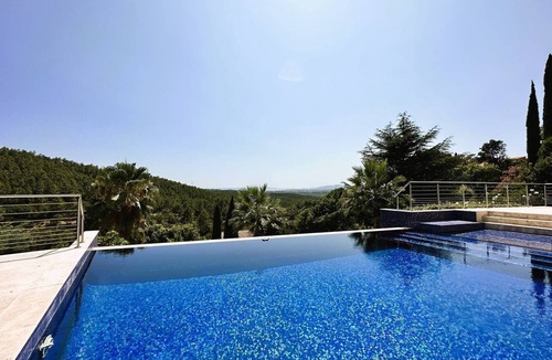 La Londe-les-Maures House | Beautiful villa for 6 people with a large infinity pool and sea view in La Londe-les-Maures