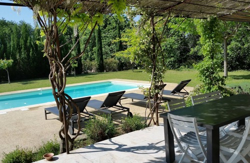 Sablet House | Beautiful villa with pool and garden 10km from Vaison-LaR, fully air-conditioned.