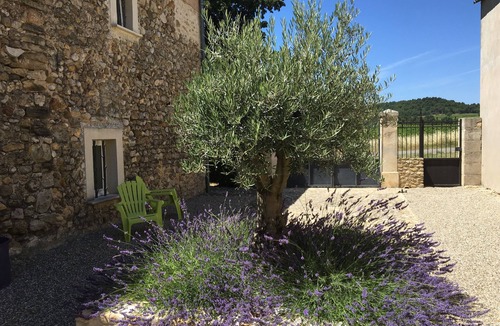 Vinsobres House | Beautifully Restored Stone Barn w/Own Pool/Great Views To Vineyards/Mont Ventoux