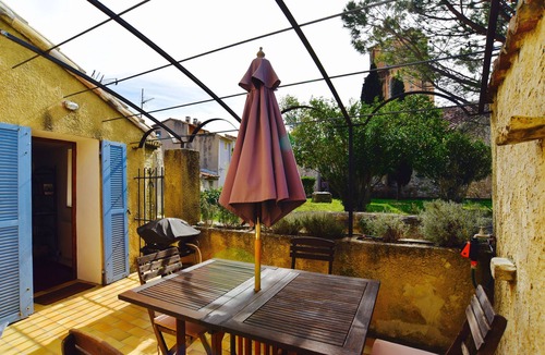 Sablet House | Beautifully Restored Village House With Sunny Terrace Overlooking Church Gardens