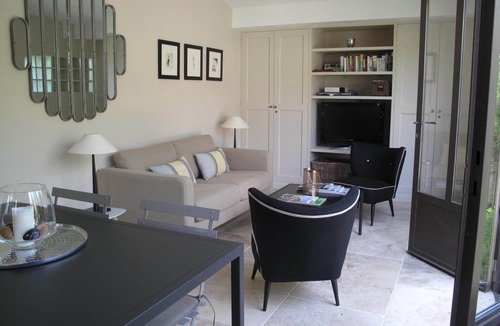 Loriol-du-Comtat House | Bed & Breakfast in a Provencal farmhouse, heated pool, quiet and rest