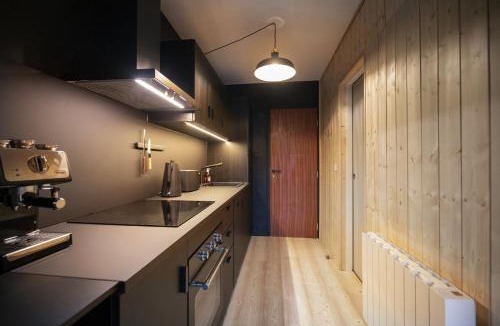 Greolieres les Neiges Apartment | Bel appartement type chalet avec balnéo et jardin