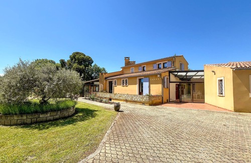 Cabrieres-dʼAigues House | Belle maison accès étang