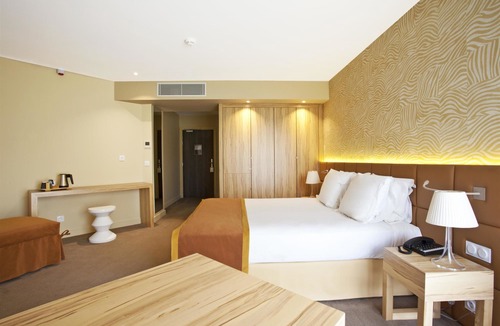 Montfavet Hotel | Best Western Hôtel le Paradou Avignon Sud.