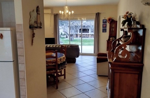 Gignac-la-Nerthe Villa | Blue cottage Cote 'LOU PITCHOUN'