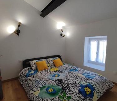 Bonnieux Apartment | BOHO location 2