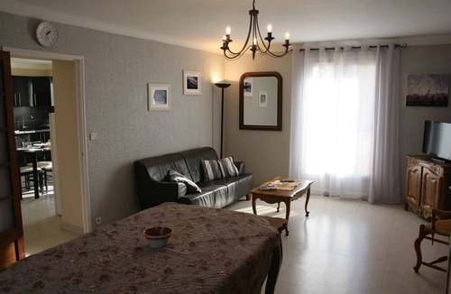 Pernes-les-Fontaines Apartment | Bright 100 m2 apartment in Pernes-Les-Fontaines between Ventoux and Avignon.