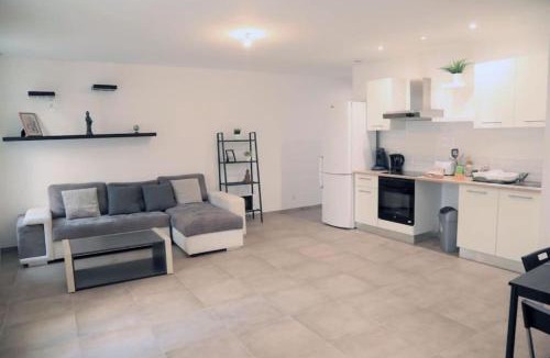 Le Camas Apartment | Bright apartment in the heart of Marseille