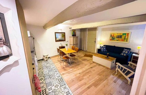 Hyeres City Centre Apartment | Bright, charming studio (30 m2) in the heart of Vieux Hyères